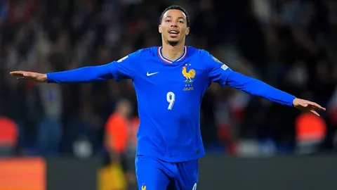 “伍德兰德术后重返赛场荣获美巡赛英勇奖”